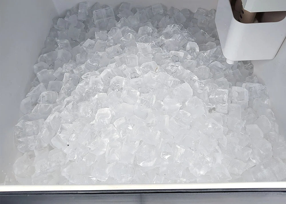 Blue Star  ICM90  Ice Cube Machine with 90 kg Production and 42 KG storage capacity per 24 hours (ICM90, 90Kg)