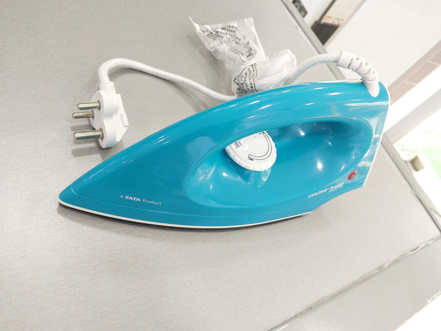 Voltas Beko I1000VD-GR 1000W Dry Iron (Green) with German Non-Stick Soleplate & Glider Technology – Lightweight, Compact & Durable